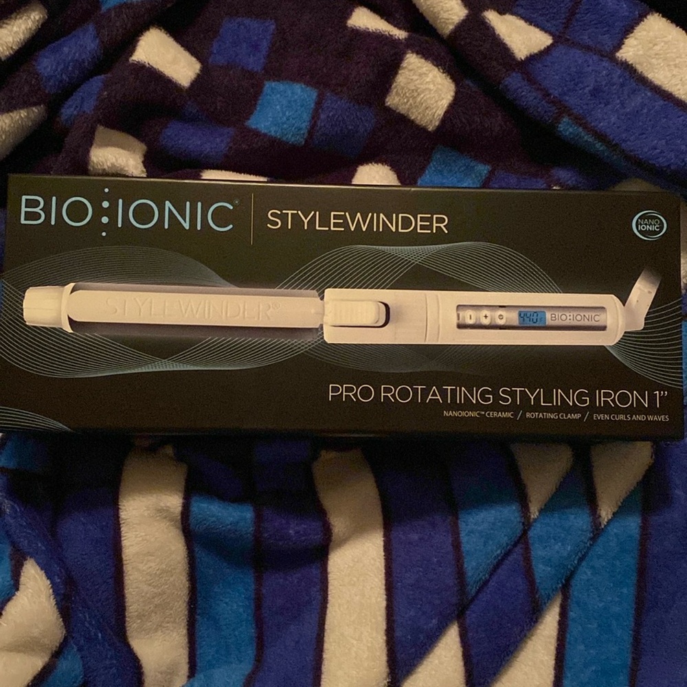 Bio Ionic StyleWinder Pro Rotating Styling Iron - White